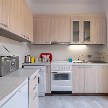 Lucie Top Center - 5 People Apartment *