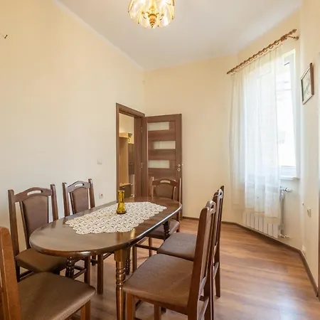 Lucie Top Center - 5 People Apartment