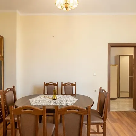 Lucie Top Center - 5 People Apartment *